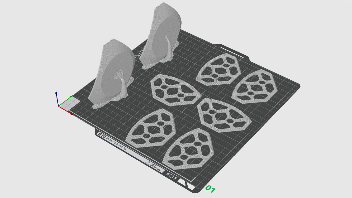 Slicer preview with two base plates and six lattice panels on the build plate